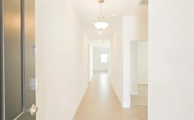 429 Silver Palm Dr — Photo 3