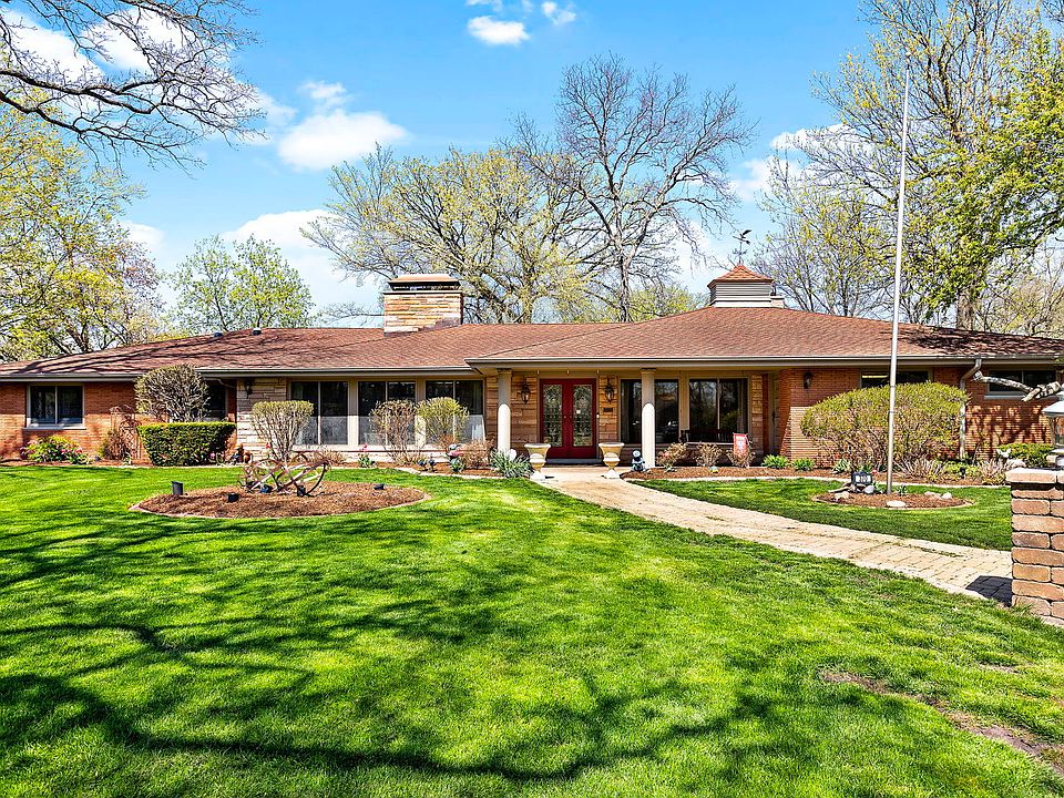 1st image of 370 Oakwood Ct