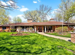 370 Oakwood Ct, Palatine, IL 60067