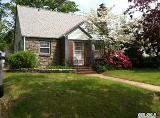 299 Anchor Way, Uniondale, NY 11553