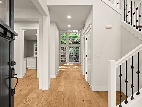 5th image of 762 Maple St