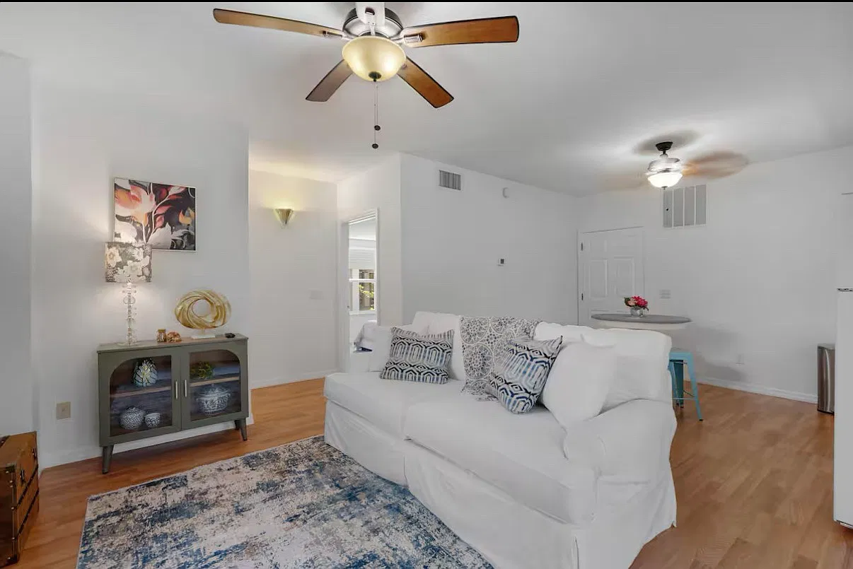 3 bed, 2146 sqft, $3,850 — Photo 3
