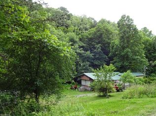 5762 Munday Rd, Elizabeth, WV 26143