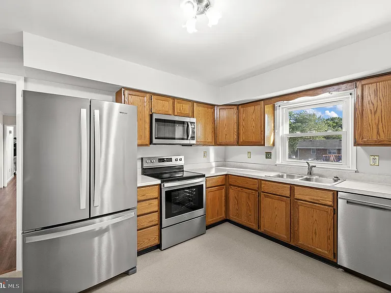 308 Butternut Dr — Photo 5