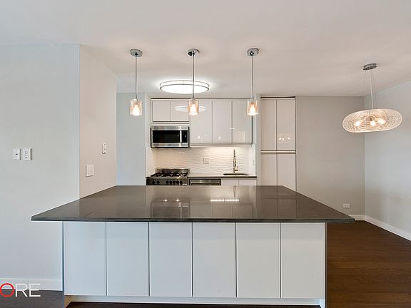 5th image of 20 W 64th St APT 25J