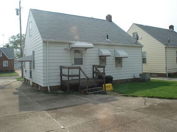 2nd image of 940 E 220th St