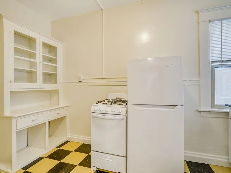 Victorian Apartments — Photo 8