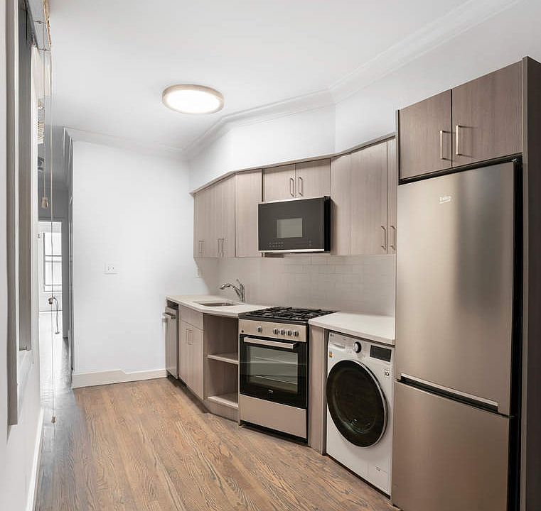 1st image of 1825 2nd Ave APT 4S