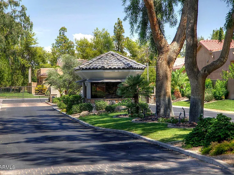 8117 E Cortez Dr — Photo 30