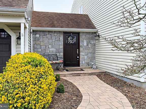2nd image of 5417 Clubside Ln