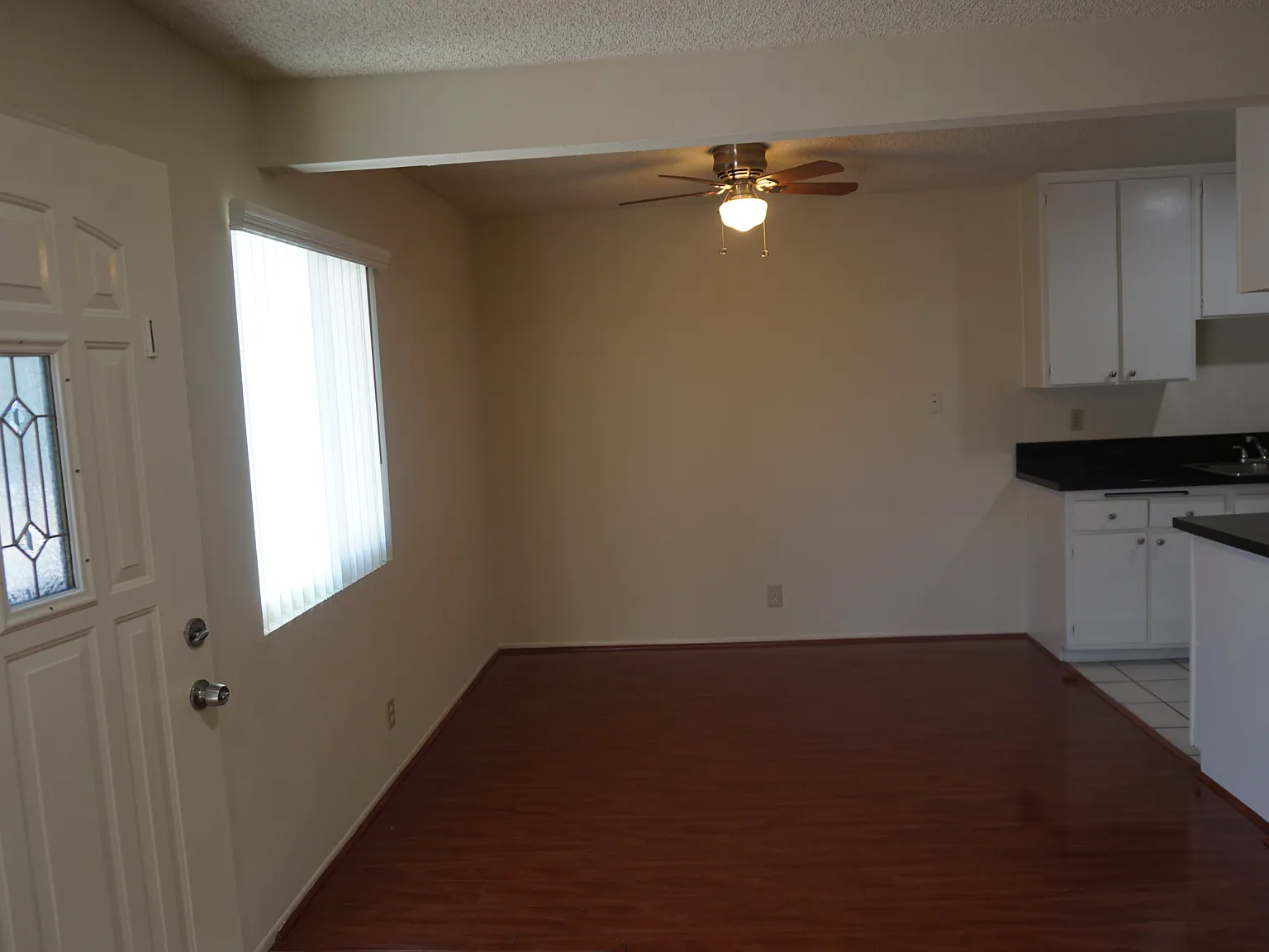 2 bed, 950 sqft, $2,715 — Photo 2