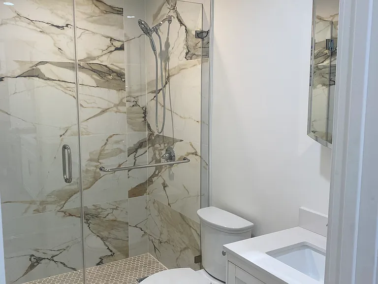 405 W Broadway — Photo 11
