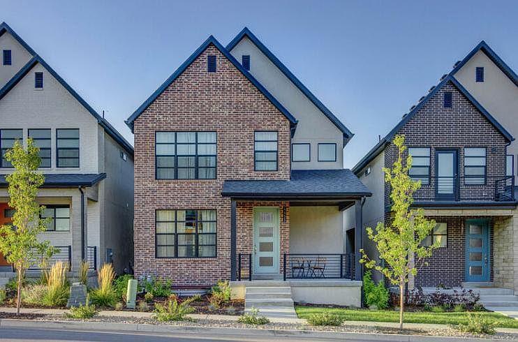 Front View (2-car garage in rear)