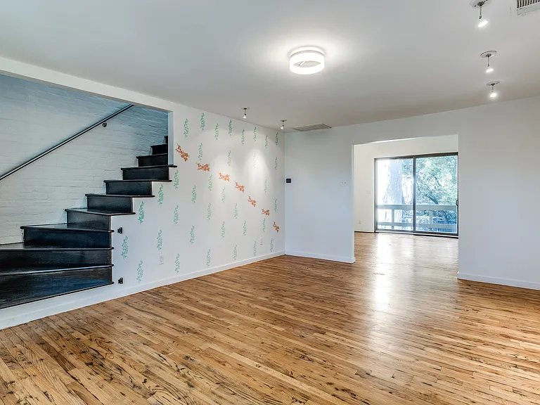 4024 Buena Vista St — Photo 11