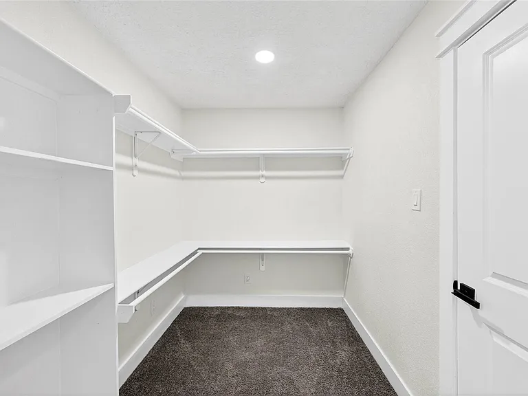 535 Elton St — Photo 7