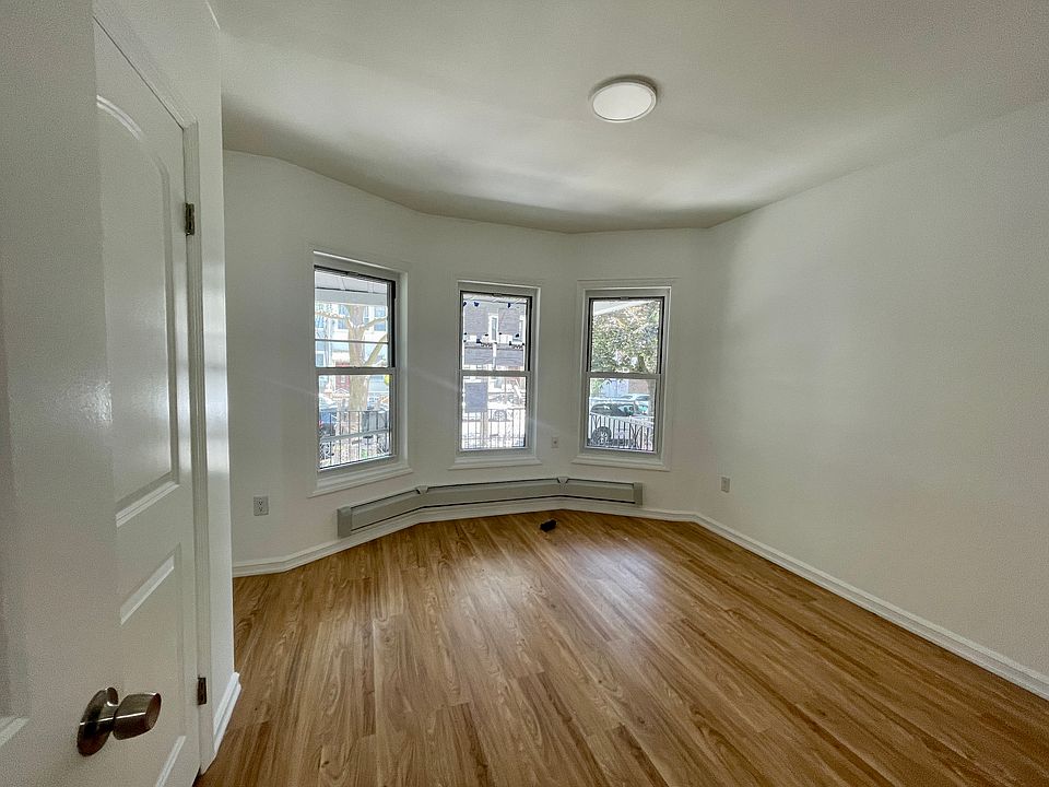 2nd image of 1666 E 12th St Floor 2