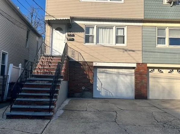 105 Evergreen Street image 1 of 1