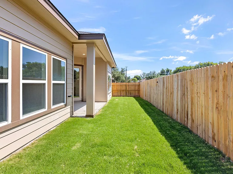 215 Park Cir — Photo 27