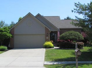 6474 Fox Hill Dr, Canal Winchester, OH 43110