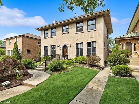 3rd image of 1009 N Euclid Ave