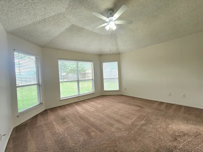 913 Wentwood Dr — Photo 11