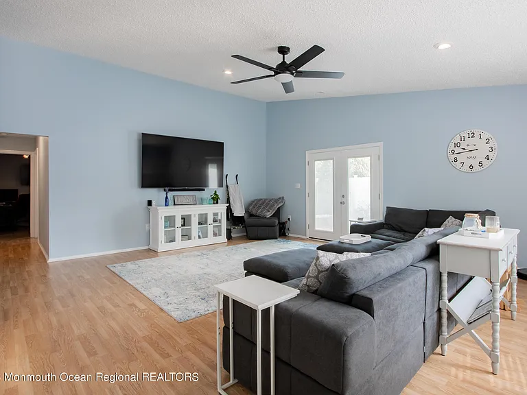 49 Williamsburg Dr — Photo 7