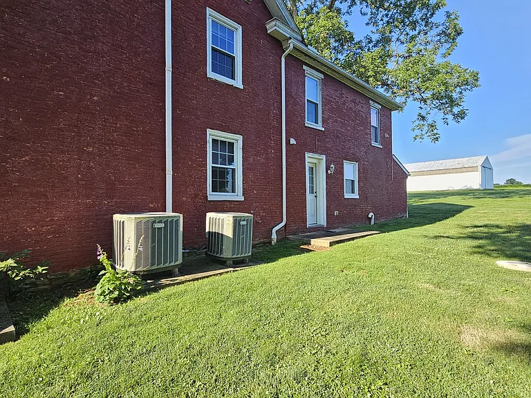 78 Main St — Photo 3