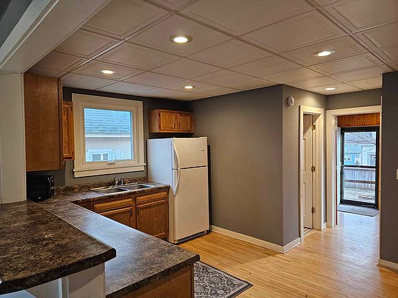 2nd image of 211 Elm St W APT 1