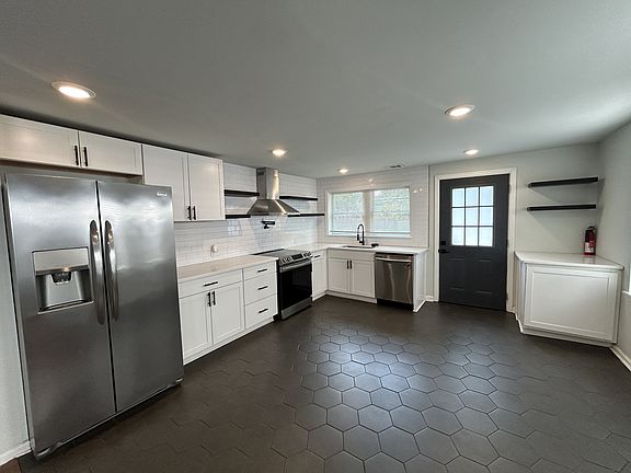 5th image of 505 E 35th St