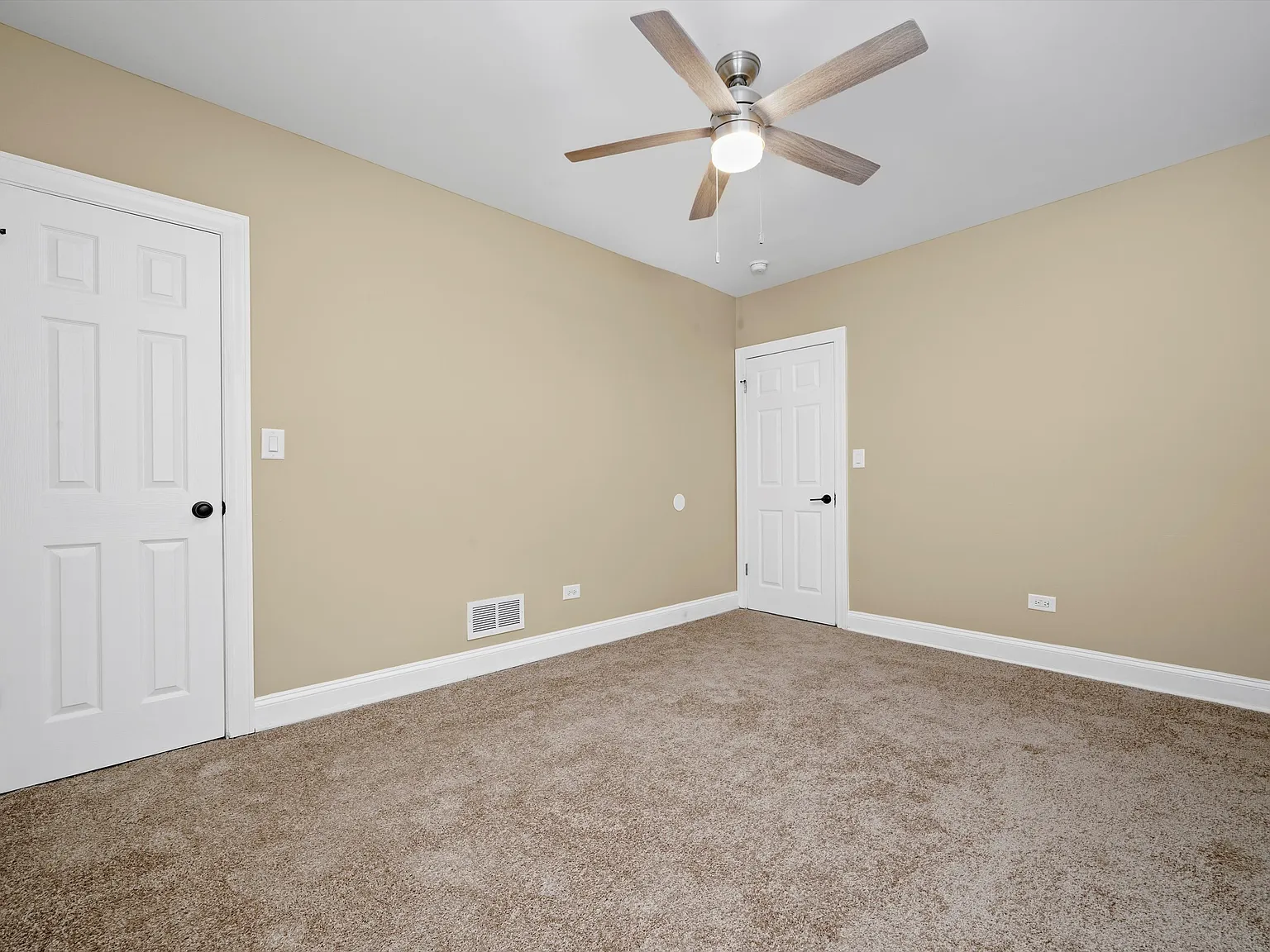 5 bed, 1035 sqft, $3,000 — Photo 4