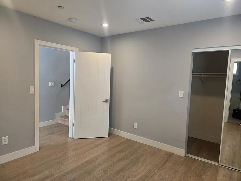 1150 1/2 Hobart Pl — Photo 10