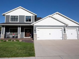 888 Summers Day Ln, Onalaska, WI 54650