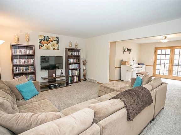 5th image of 2434 Shady Ln