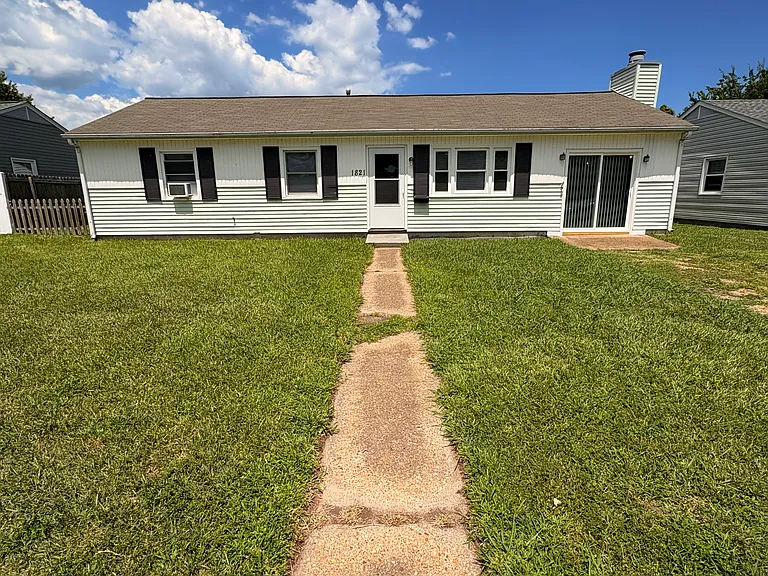 1821 Andrews Blvd — Photo 1