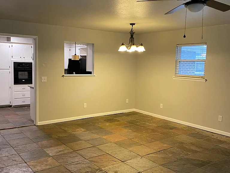 1602 Oakwood Dr — Photo 14