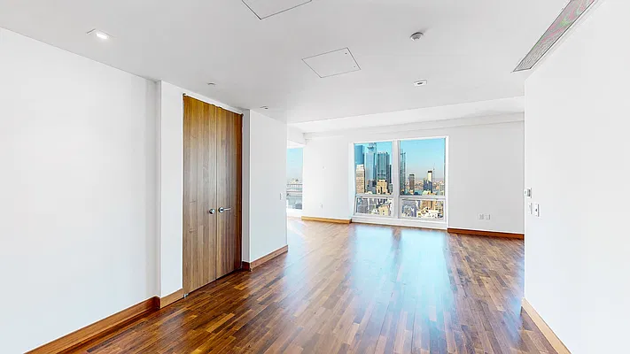 Sold by LEVEN Real Estate | media 5