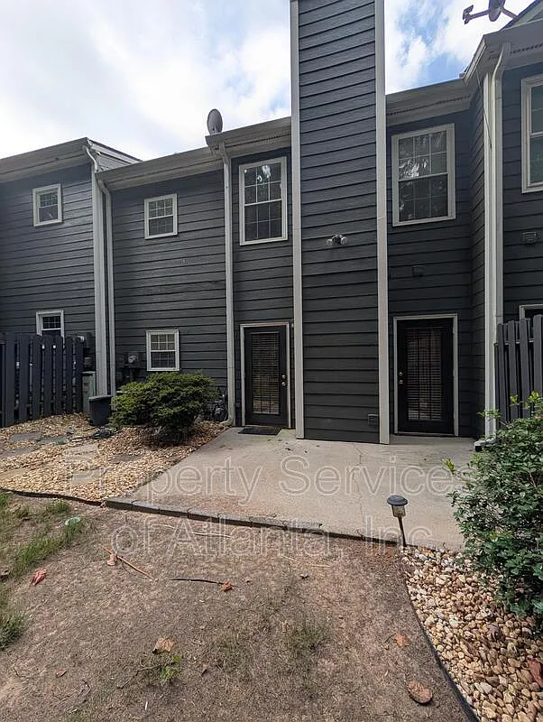 Pine Tree Townhomes — Photo 2