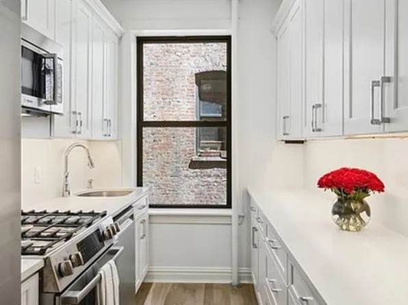 575 Riverside Drive image 2 of 7