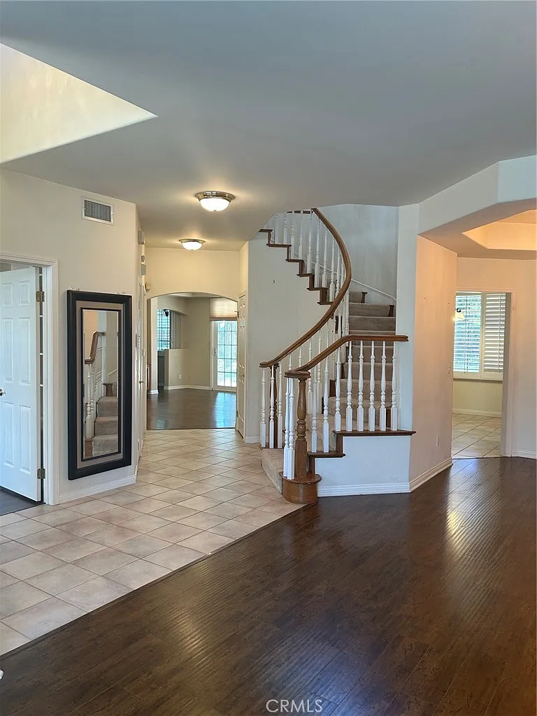 4 bed, 2428 sqft, $4,980 — Photo 3