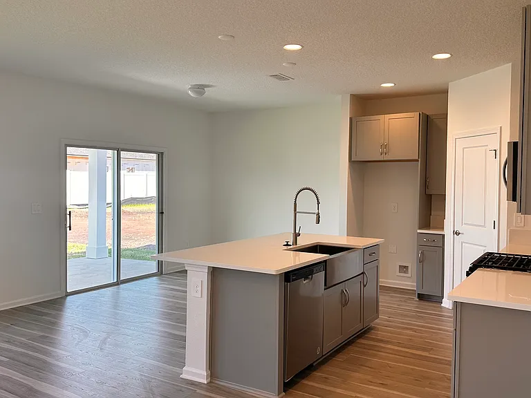 47 Carbonell Pl — Photo 2