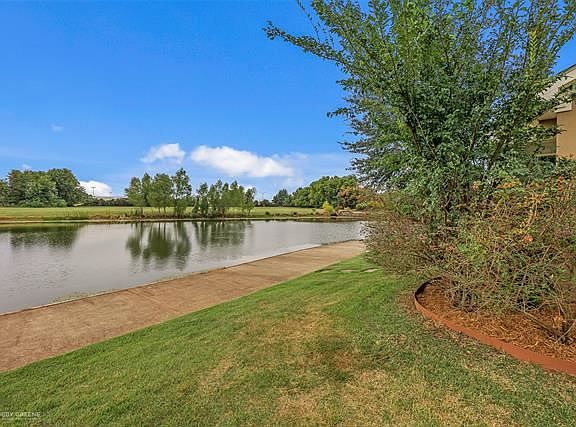 2nd image of 5110 Venecia Dr