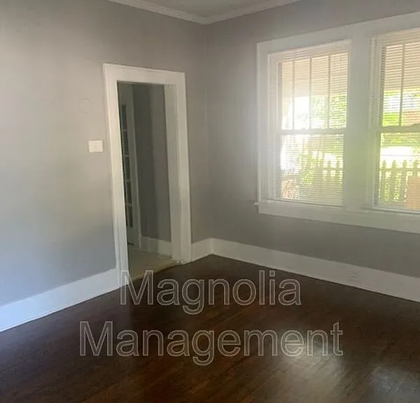621 E Montgomery St — Photo 2