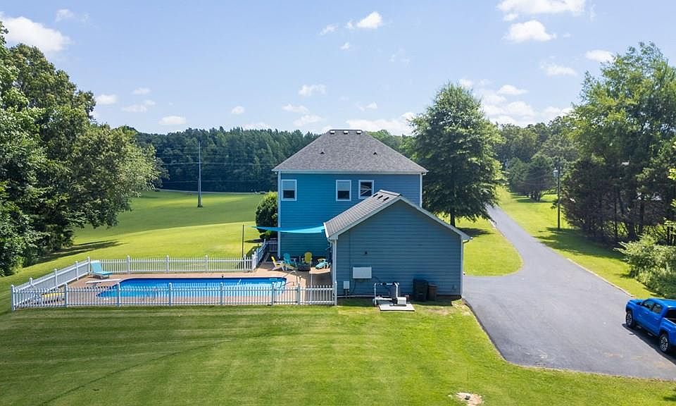 1st image of 66 Foxhound Rd