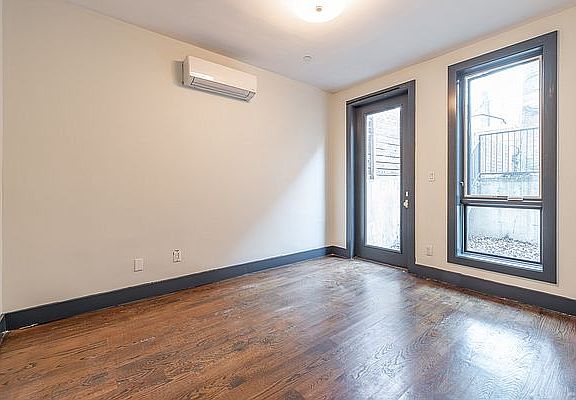 5th image of 922 Pacific St #1A