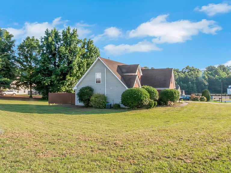742 White Dove Dr — Photo 24