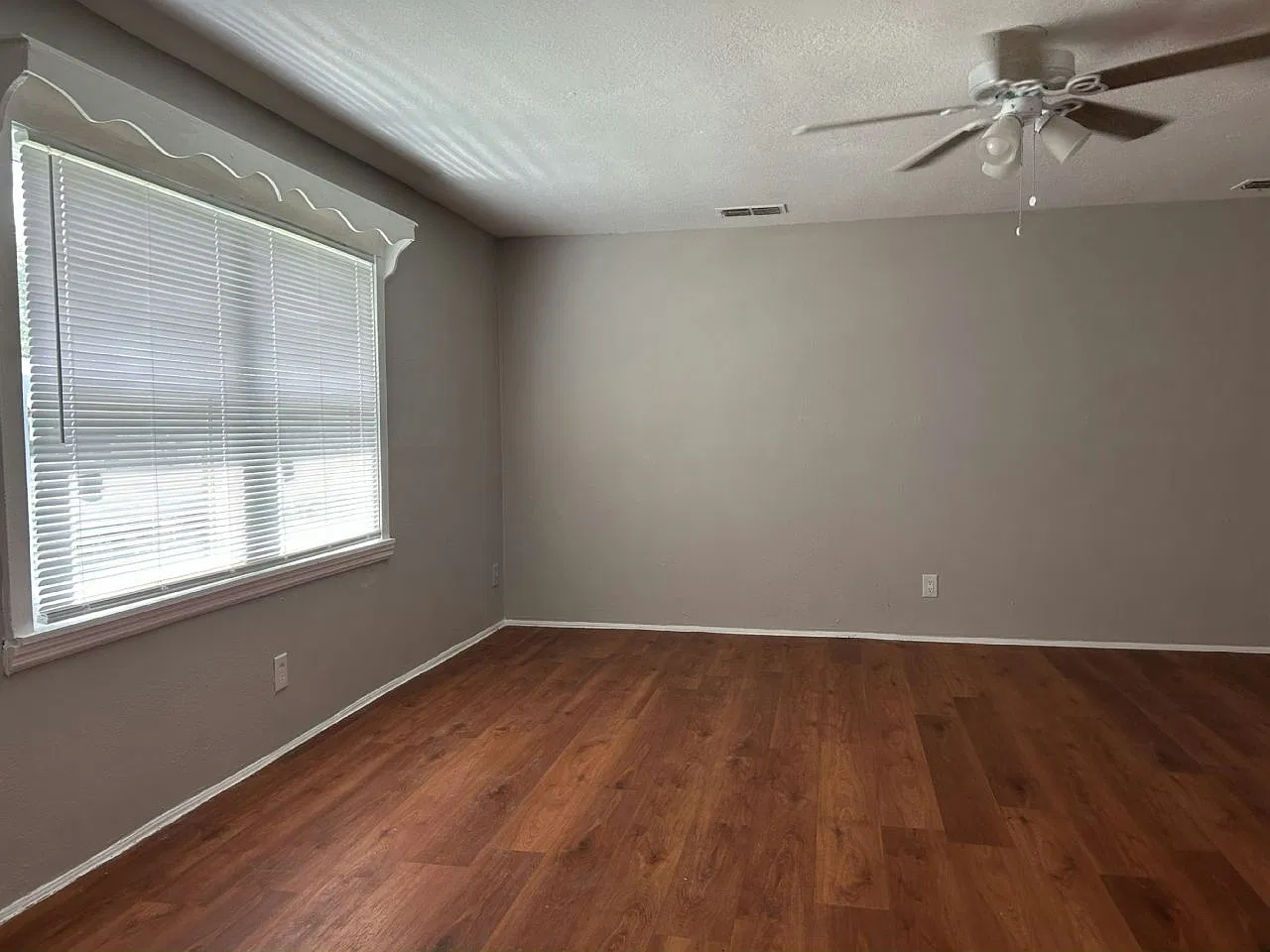 3 bed, 1.0 bath, $1,999 — Photo 2