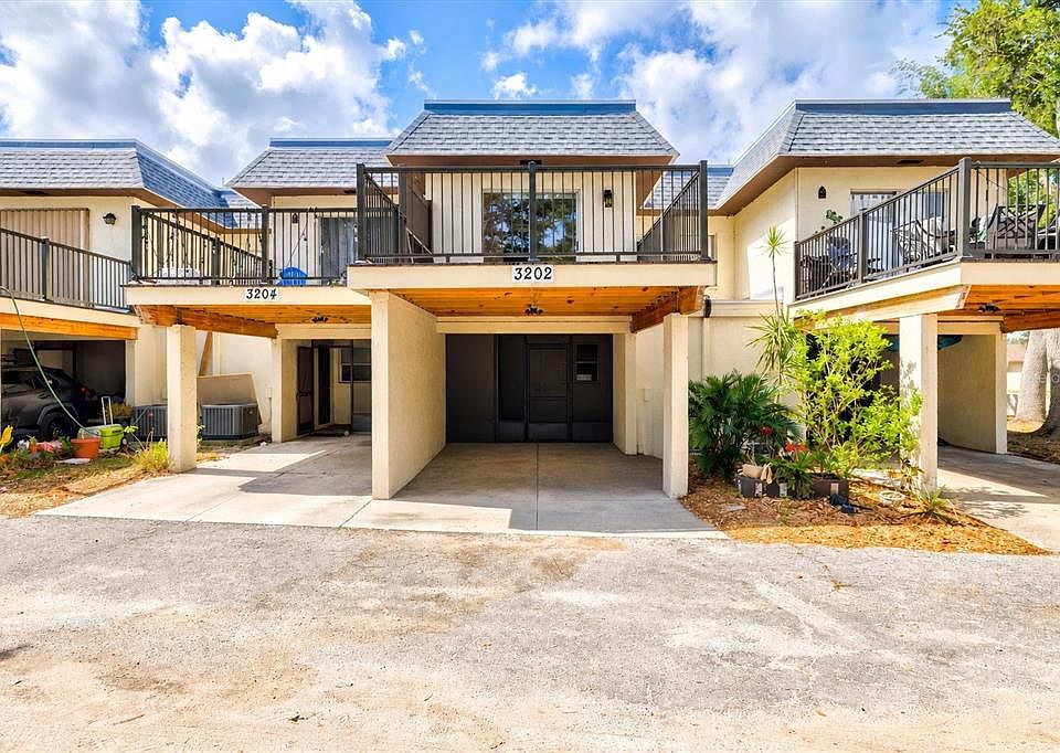 1st image of 3202 RAMBLEWOOD DRIVE N
