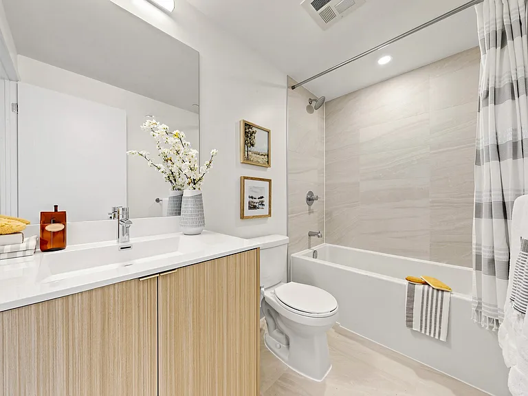 4365 Bloor St W — Photo 16