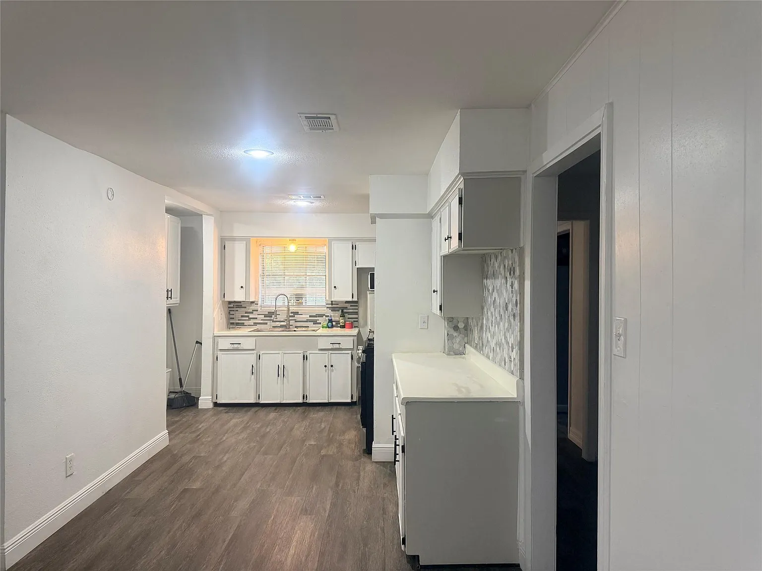 4 bed, 1.0 bath, 1176 sqft, $1,500 — Photo 2