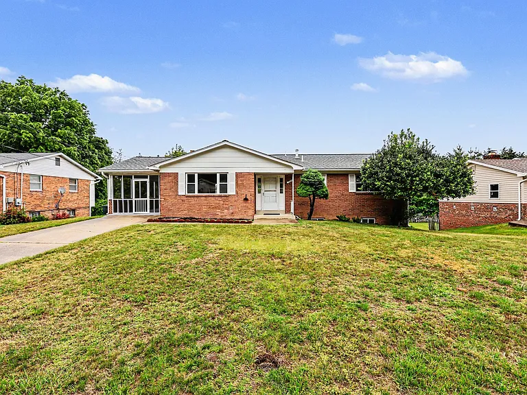 7014 Dower House Rd — Photo 23